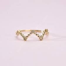 Altın Renkli Taç Tasarımlı Zirkon Taşlı Yüzük