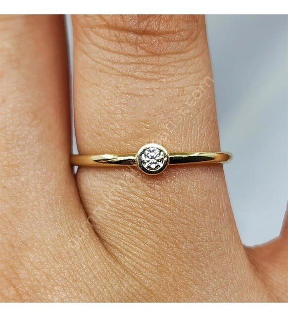 Altın Renkli Pırlanta Taşlı Yüzük