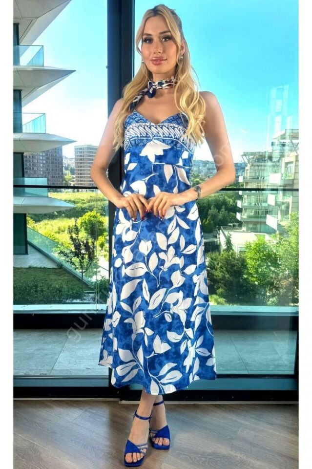 Sırtı Açık Askılı Yazlık Elbise