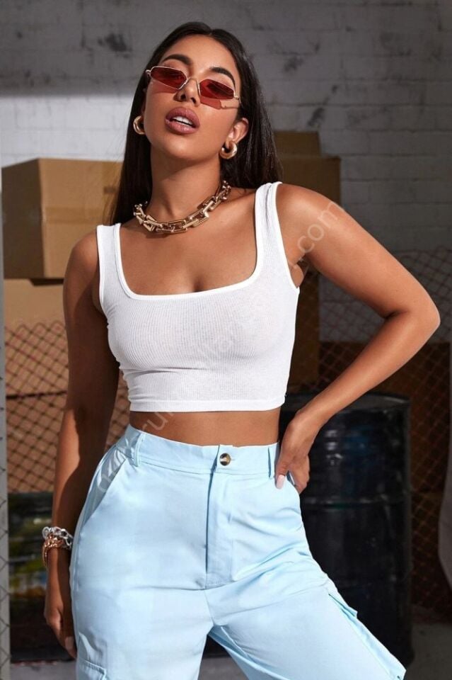 Kadın Yarım Kol Düz Yaka Beyaz Crop Top Bluz