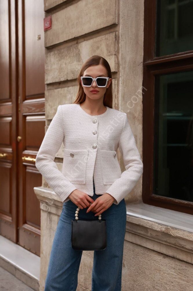 Ekru Düğme Detaylı Tüvit Beyaz Ceket