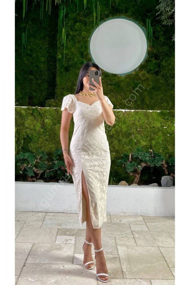 Dantel Detaylı Krem Elbise