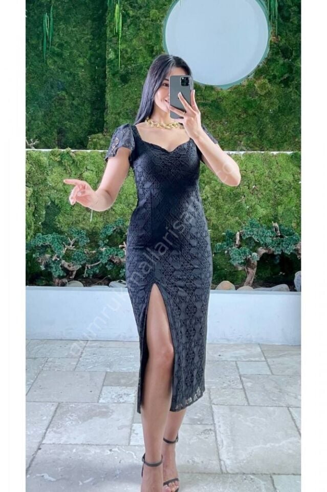 Dantel Detaylı Siyah Elbise