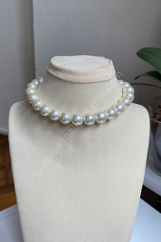 By Kumru Krem Büyük İnci Kolye