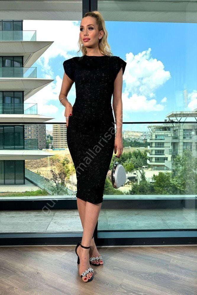 Sim Detaylı Yırtmaçlı Zıpır Siyah Elbise