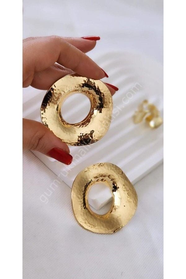 Gold Renk Düzensiz Formlu Dokulu Büyük Halka Küpe