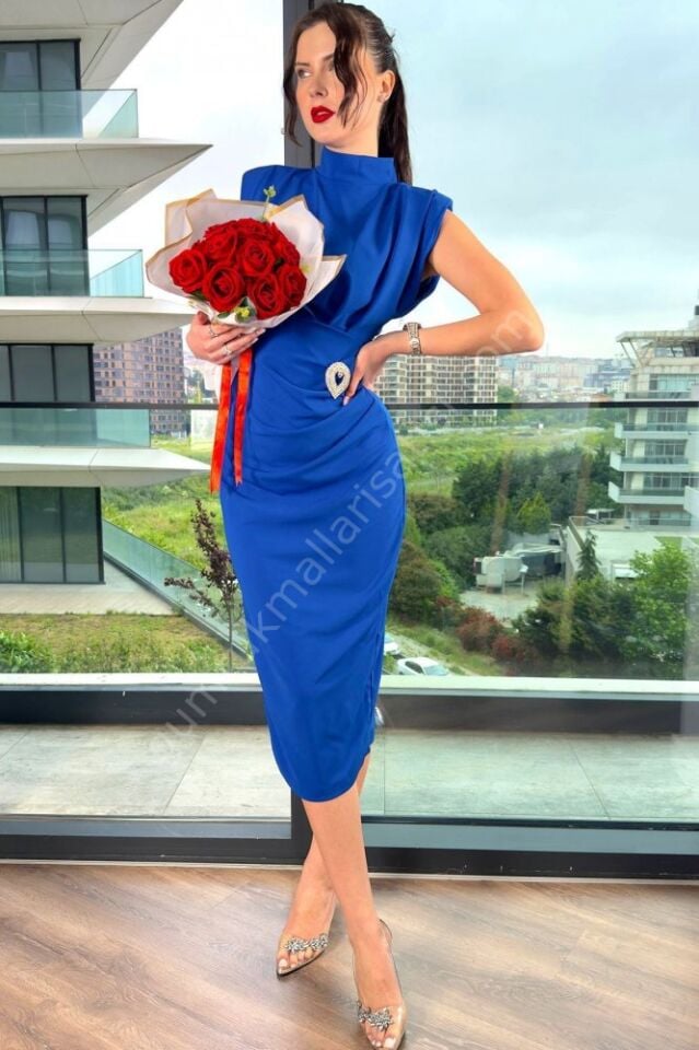 Damla Broşlu Crep Mavi Elbise