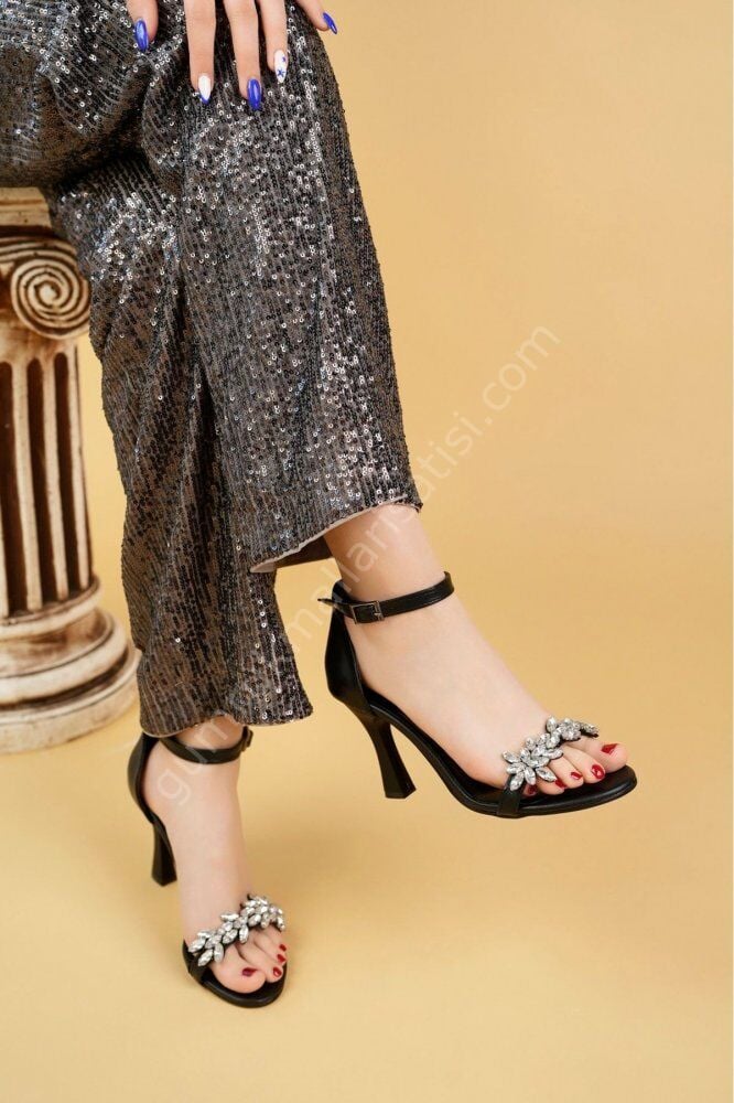 Bakacstore Kadın Siyah Deri Taş Işlemeli Topuklu Ayakkabı Stiletto