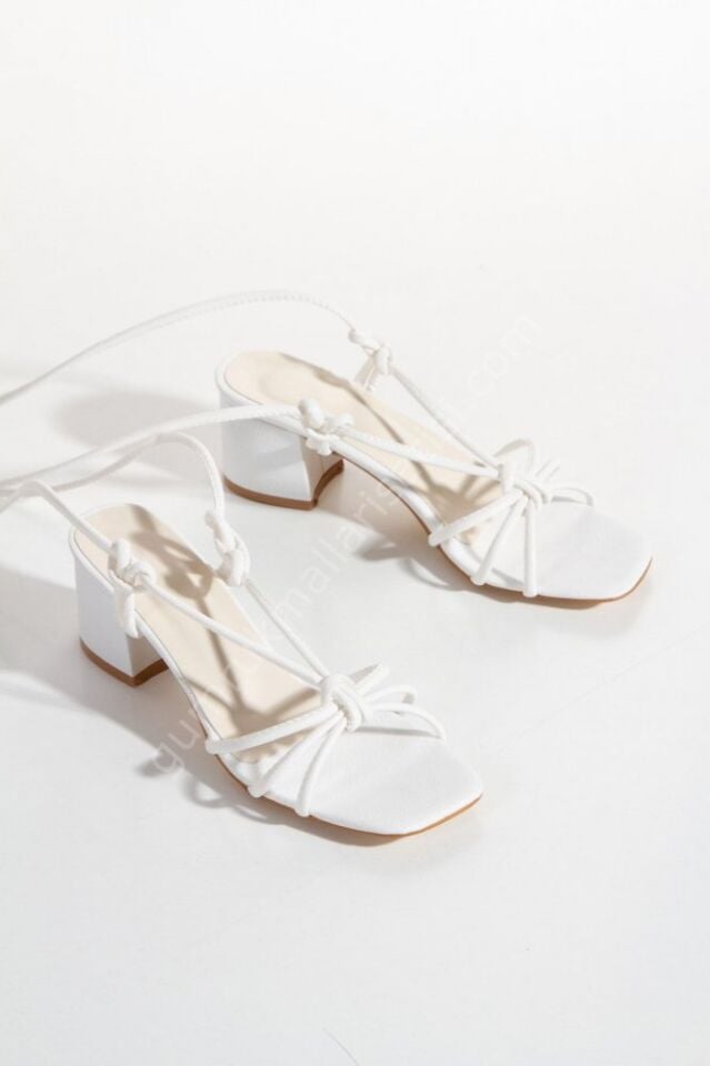 Ebyesun Kadın Günlük Bilekten Bağlamalı Topuklu Beyaz Sandalet