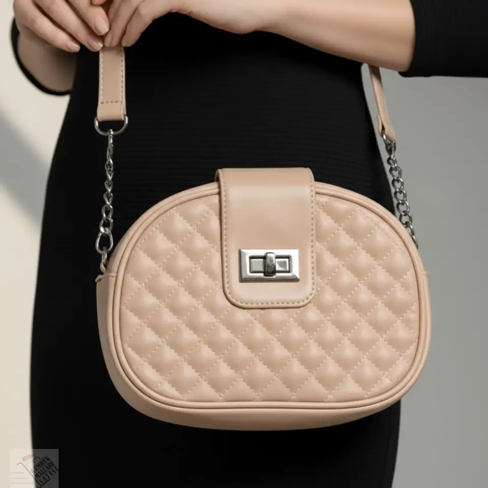 Kadın Kapitone Detaylı Zincir Askılı Omuz Çantası Bej