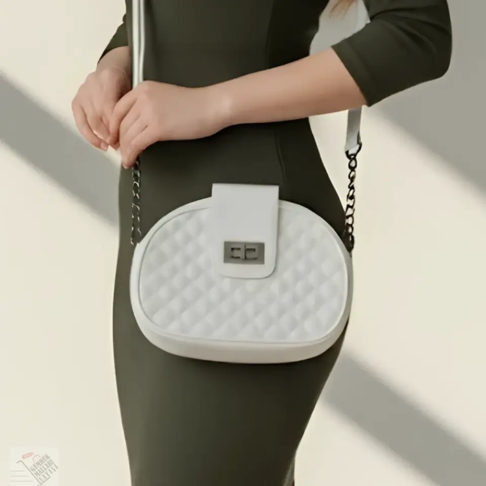 Kadın Kapitone Desenli Zincir Askılı Omuz Çantası Beyaz